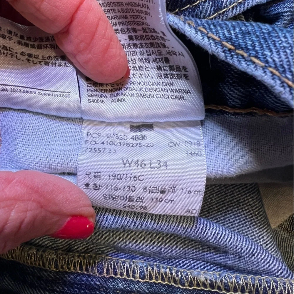 Levi Strauss & Co 550. 46x34